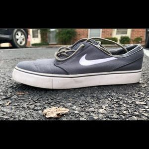 Men’s Nike shoes